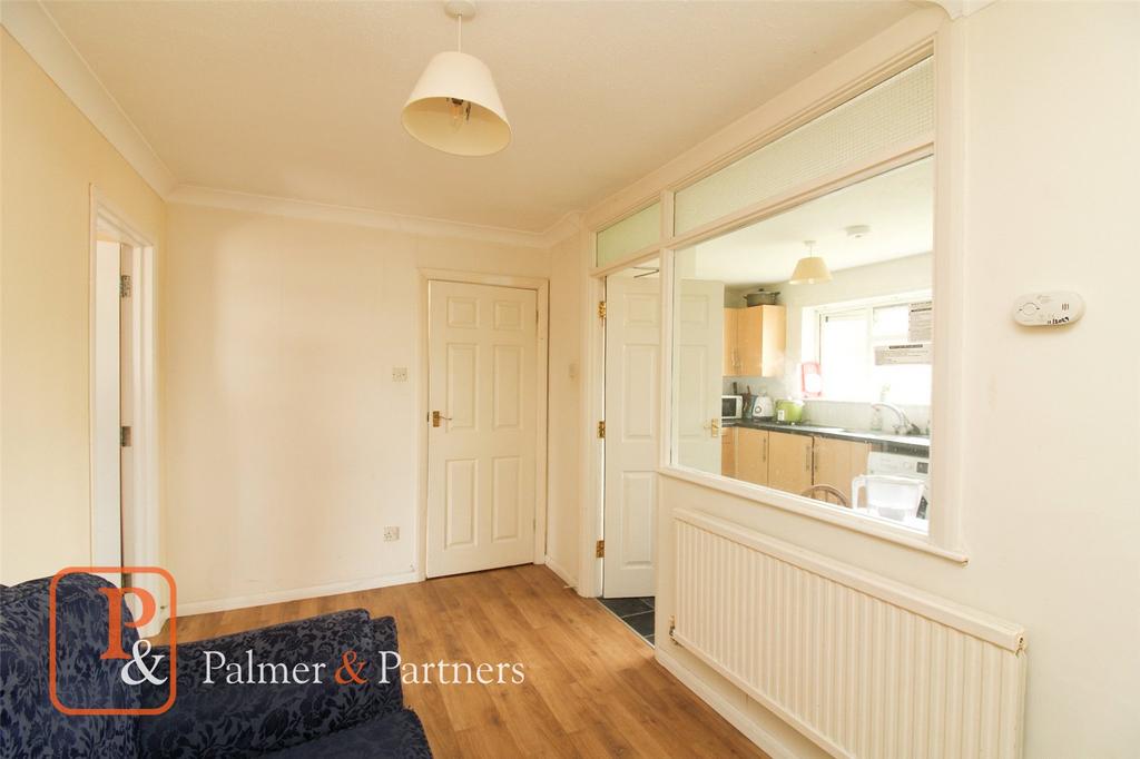 Hamlet Drive, Colchester, Essex, CO4 3 bed apartment £180,000