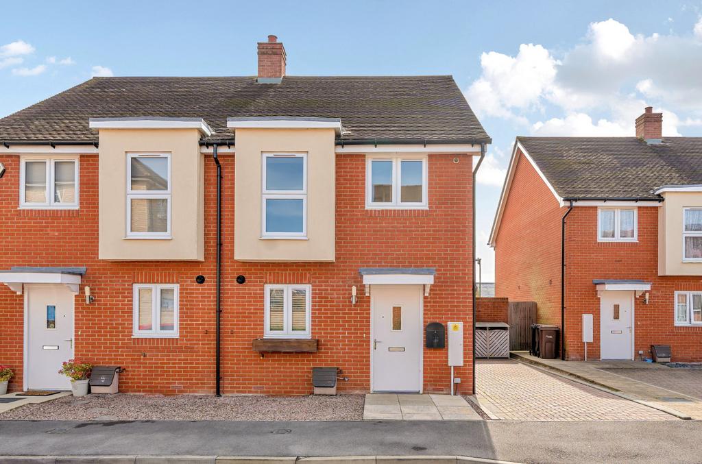 Furze Drive, Romsey SO51 2 bed semidetached house for sale £124,000