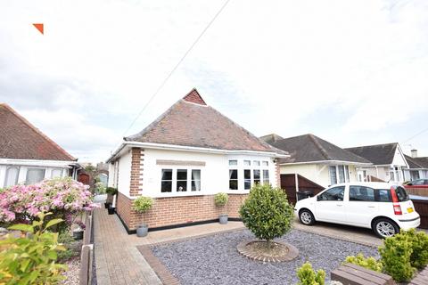2 bedroom detached bungalow for sale - Seafield Gardens, Holland on Sea