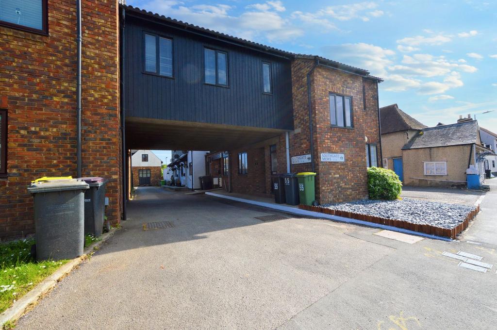 High Street, Great Wakering, SS3 2 bed apartment for sale £245,000