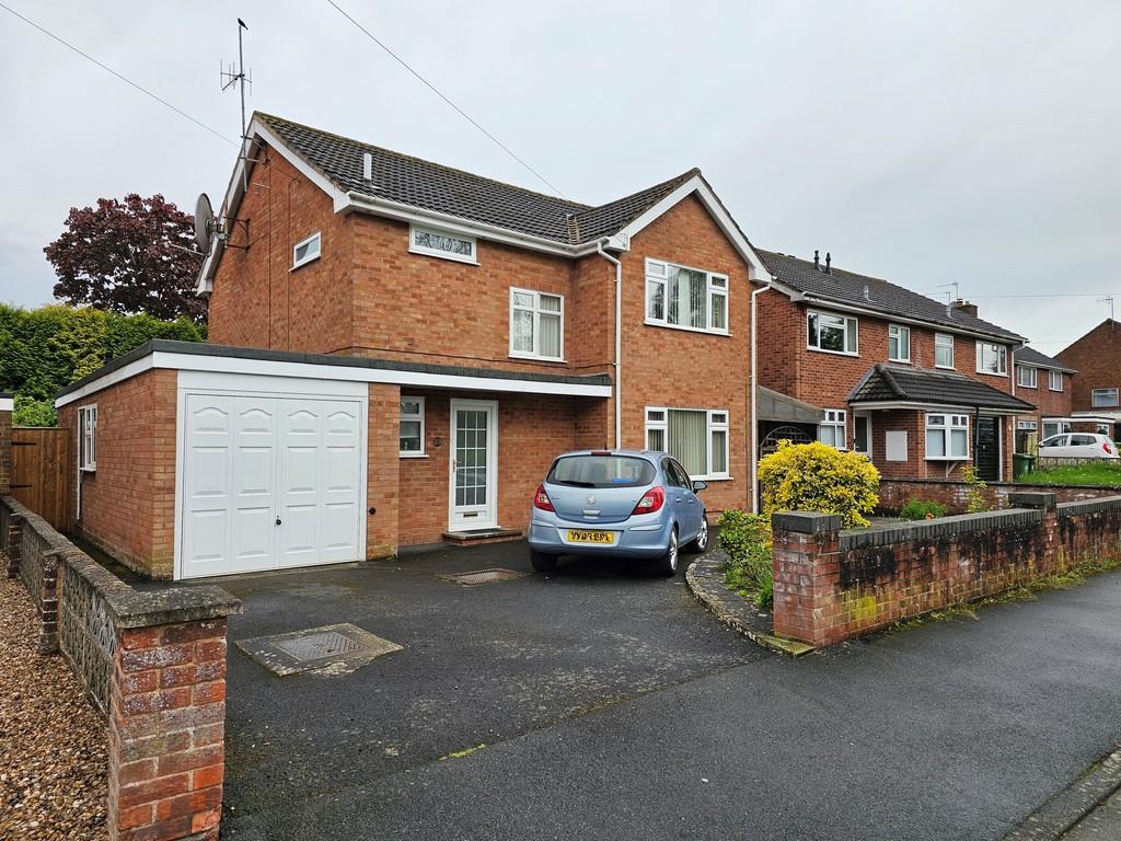 Stainburn Avenue, St Johns 3 bed detached house to rent £1,500 pcm (£