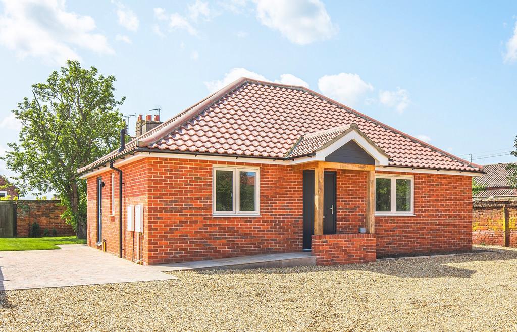 Fakenham 2 bed detached bungalow for sale £340,000