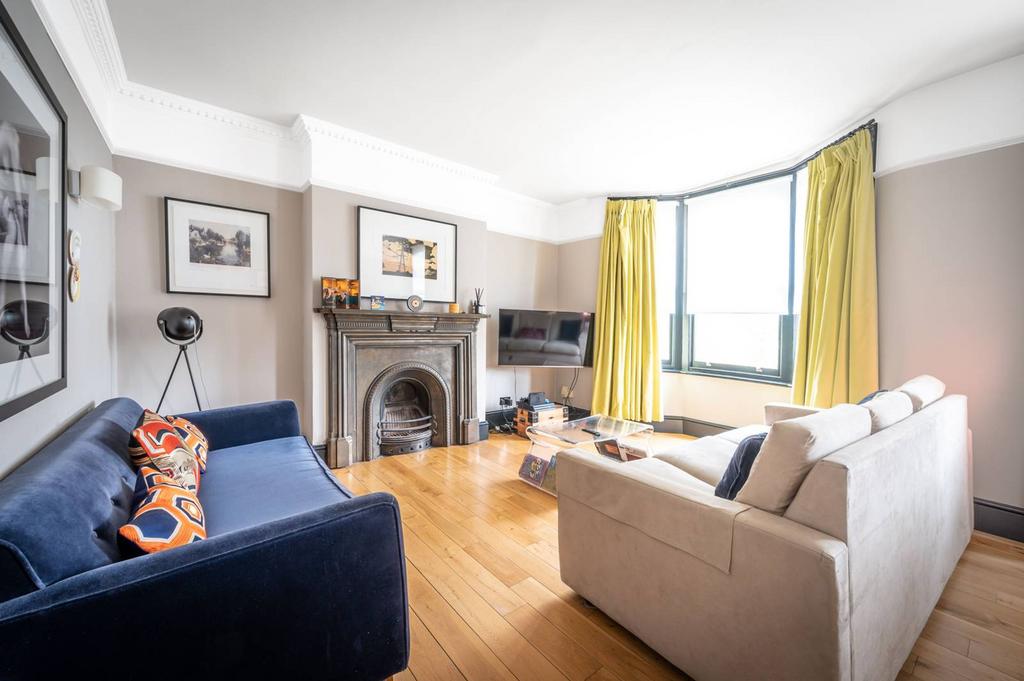 Bickerton Road, Tufnell Park, London, N19 3 bed flat for sale £975,000
