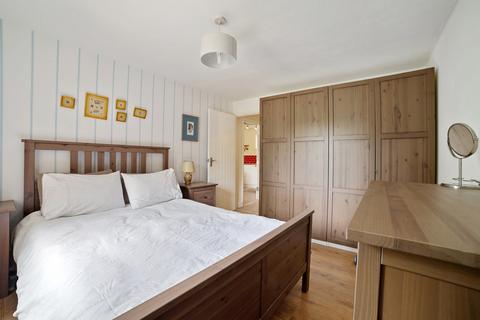 21 Magpie Close, London, E7 9DE