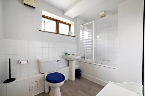 21 Magpie Close, London, E7 9DE