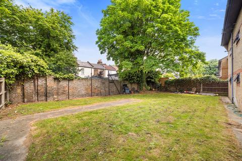 21 Magpie Close, London, E7 9DE