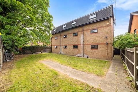 21 Magpie Close, London, E7 9DE