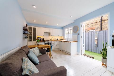 62 Oaklands Grove, London, W12 0JB