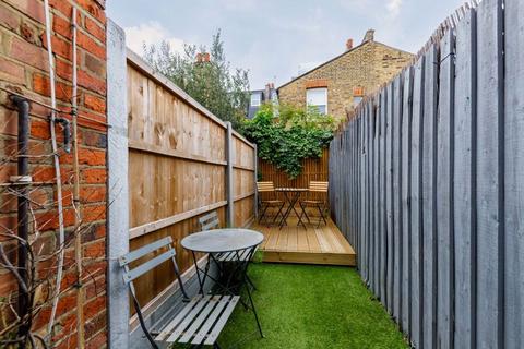 62 Oaklands Grove, London, W12 0JB