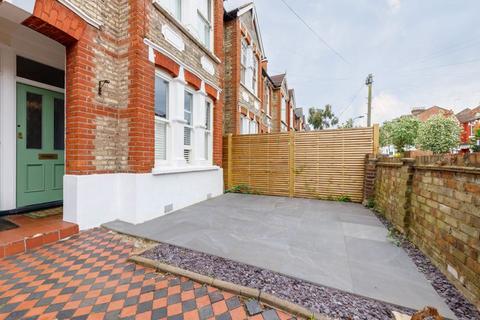 62 Oaklands Grove, London, W12 0JB