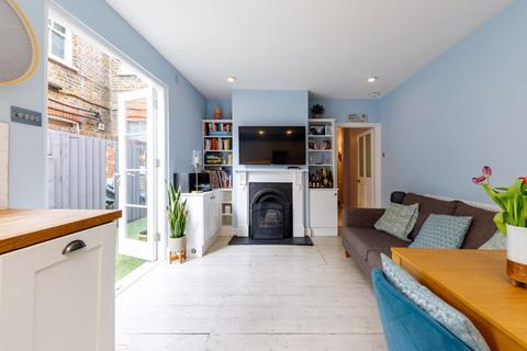 62 Oaklands Grove, London, W12 0JB