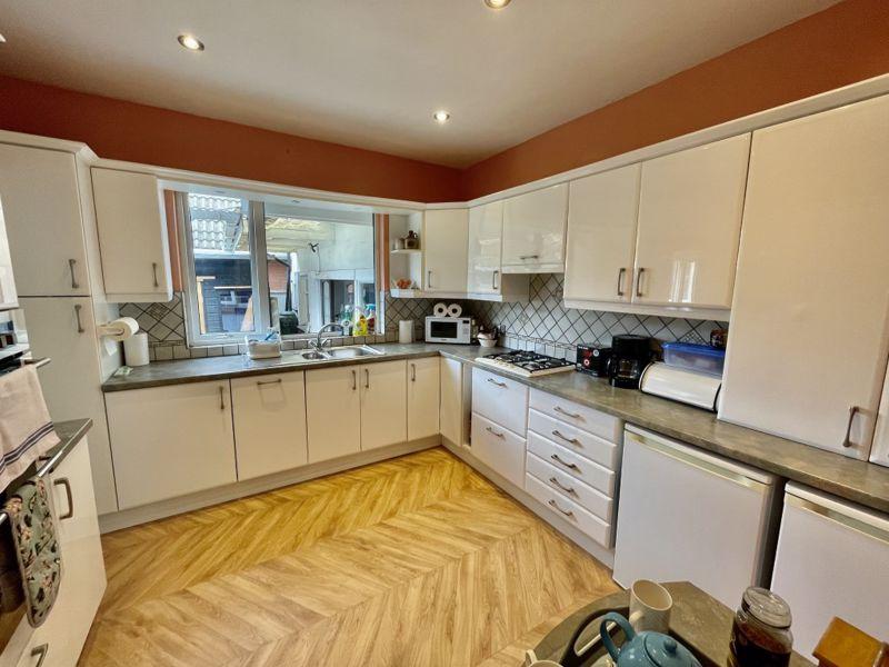 Sutton Road, SouthendOnSea SS2 3 bed semidetached bungalow for sale