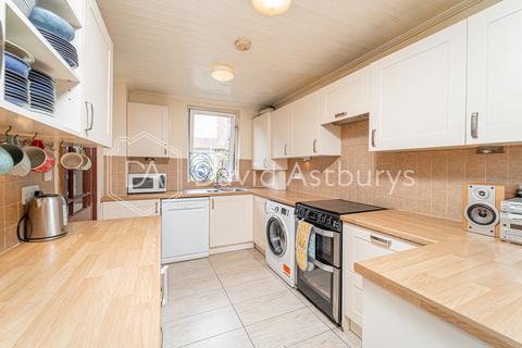 92 Centurion Close, London, N7 8UJ