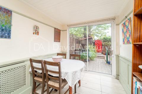 92 Centurion Close, London, N7 8UJ