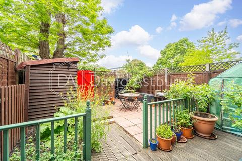 92 Centurion Close, London, N7 8UJ