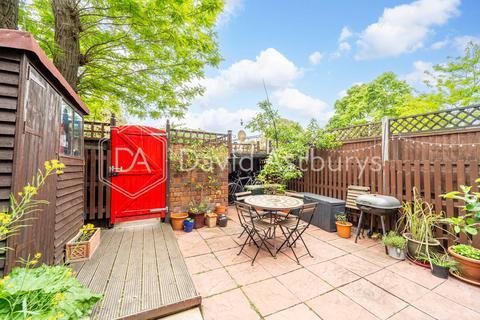 92 Centurion Close, London, N7 8UJ