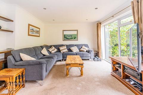8 Ingleglen, Farnham Common, Slough, SL2 3QA