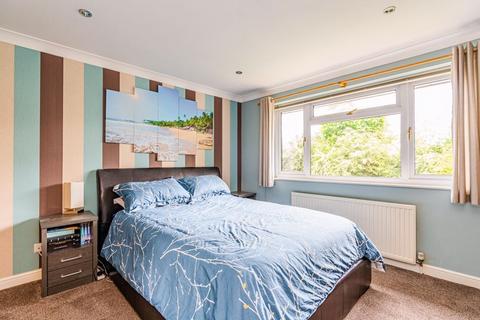8 Ingleglen, Farnham Common, Slough, SL2 3QA