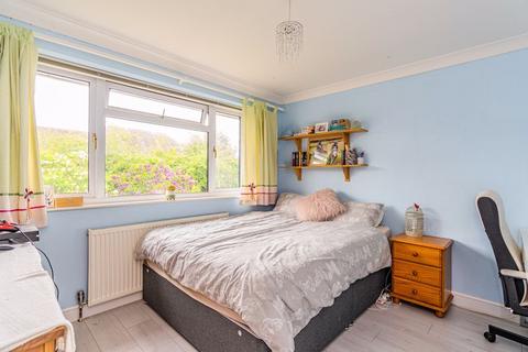 8 Ingleglen, Farnham Common, Slough, SL2 3QA