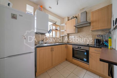 5 bedroom ground floor maisonette to rent, Fernsbury Street, Clerkenwell, London