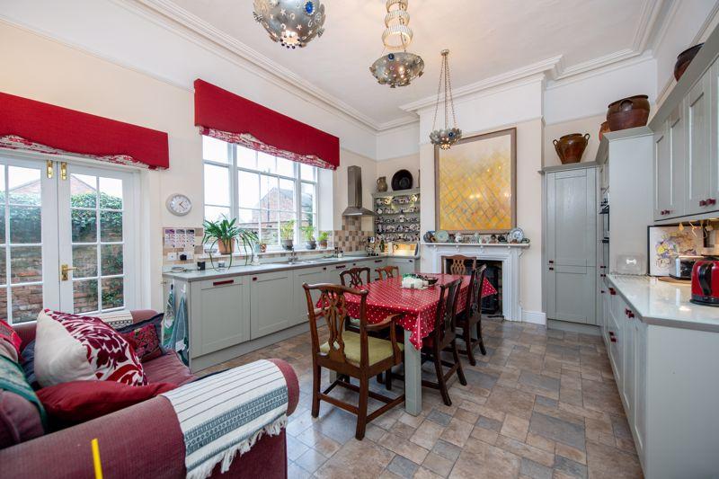 Dining kitchen