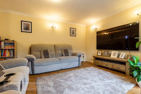 122c High Street, Uppermill, Oldham, OL3 6BT