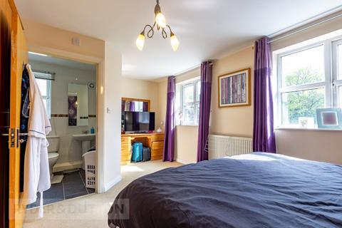 122c High Street, Uppermill, Oldham, OL3 6BT