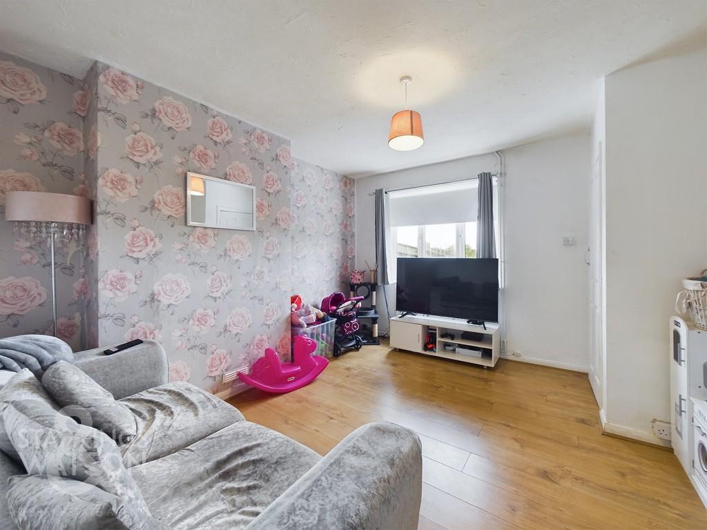 Throckmorton Road, Bungay 2 bed terraced house for sale £160,000