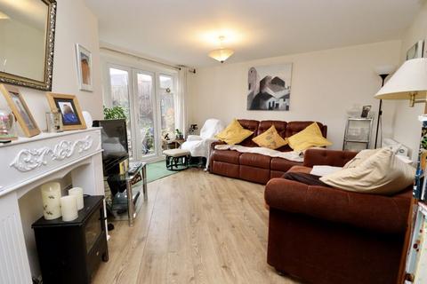 37 Fowen Close, Street, BA16 0FY
