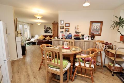 37 Fowen Close, Street, BA16 0FY