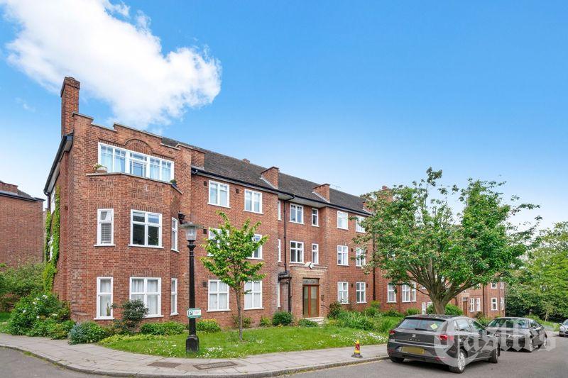 Oakfield Court, Haslemere Road, N8 3 bed apartment for sale £675,000