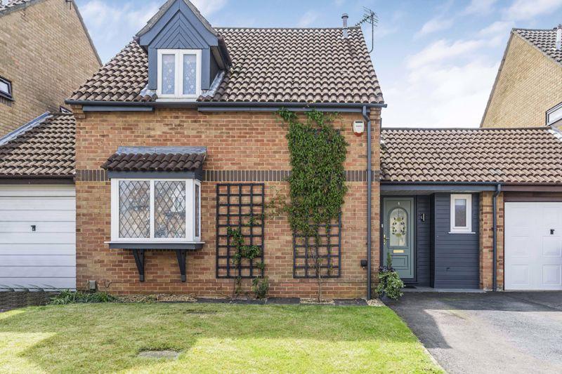 Overstrand Close, Bicester 2 bed detached house for sale £330,000