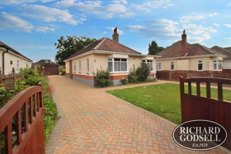 HIGHCLIFFE CHRISTCHURCH 3 bed detached house for sale £550,000