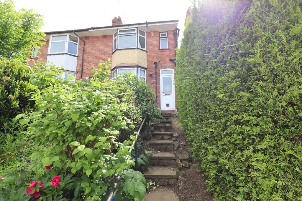 Talbot Road, Round Green, Luton, Bedfordshire, LU2 7RW 5 bed end of