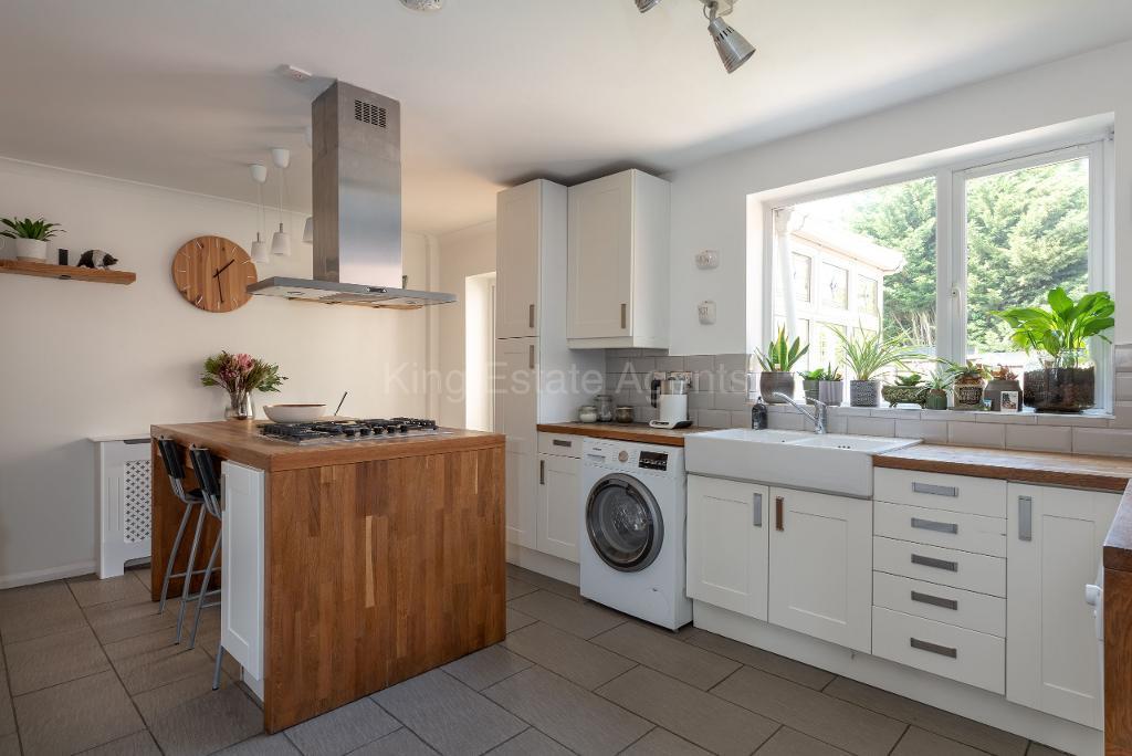 Kitchen & Breakfast Room