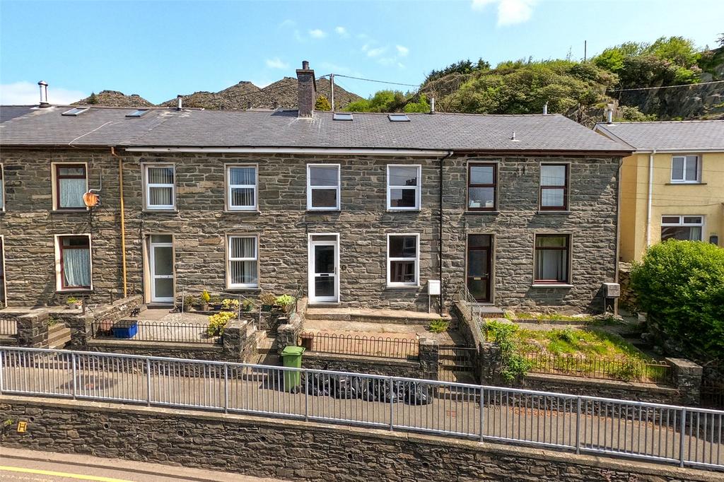 High Street, Blaenau Ffestiniog, LL41 3 bed terraced house for sale £