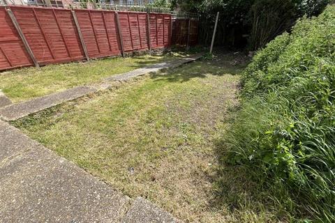 3 Clacton Road, Portsmouth, PO6 3QX
