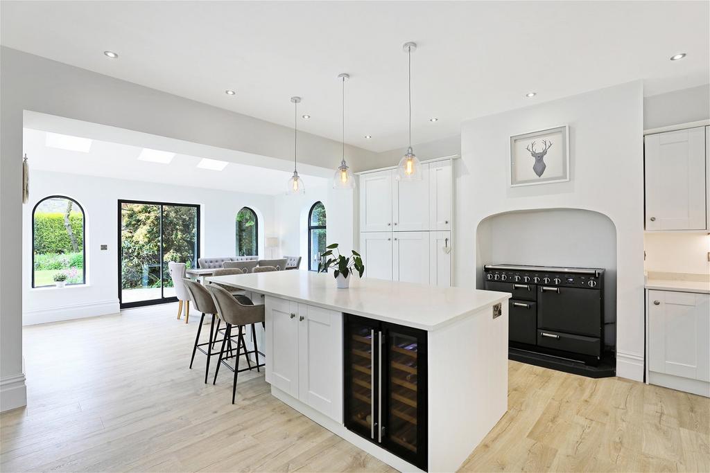 Dunford Road, Hade Edge, Holmfirth, HD9 2RT 4 bed detached house for