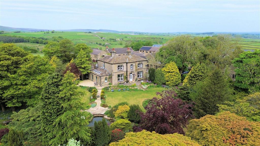 Dunford Road, Hade Edge, Holmfirth, HD9 2RT 4 bed detached house for