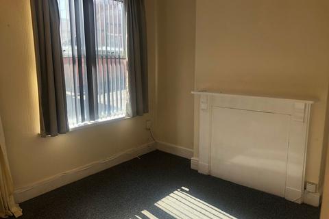 3 bedroom terraced house to rent, Exeter Road, Nottingham NG7