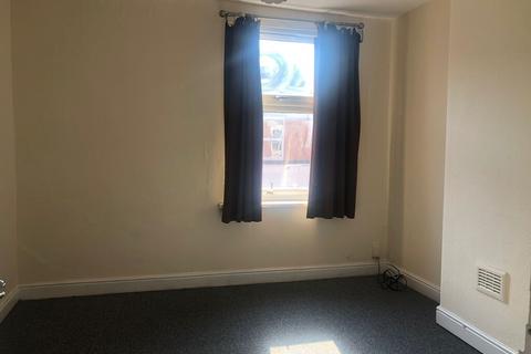 3 bedroom terraced house to rent, Exeter Road, Nottingham NG7