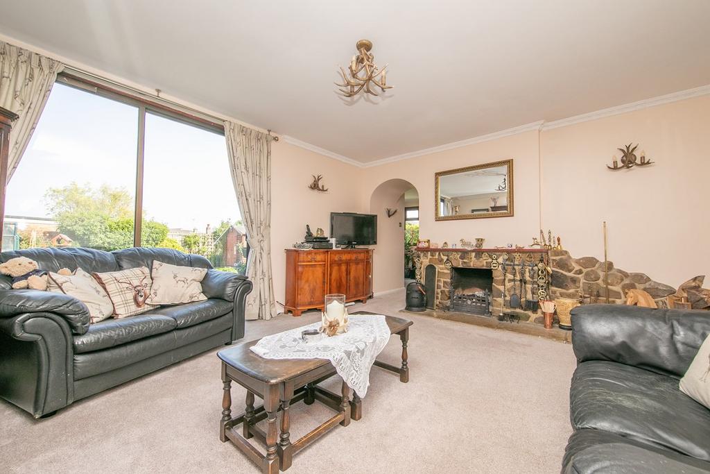Seaview Road, Brightlingsea, Colchester, CO7 4 bed detached house for