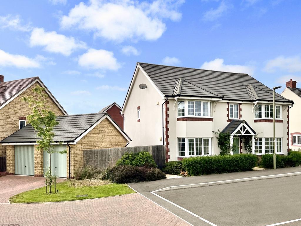 Ampthill Way, Faringdon, SN7 5 bed detached house for sale £625,000