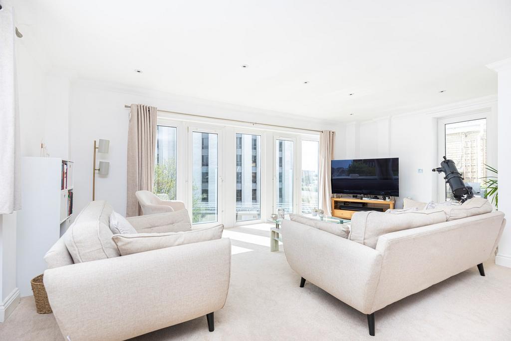 21 Serpentine Road, Poole, BH15 3 bed penthouse £349,950