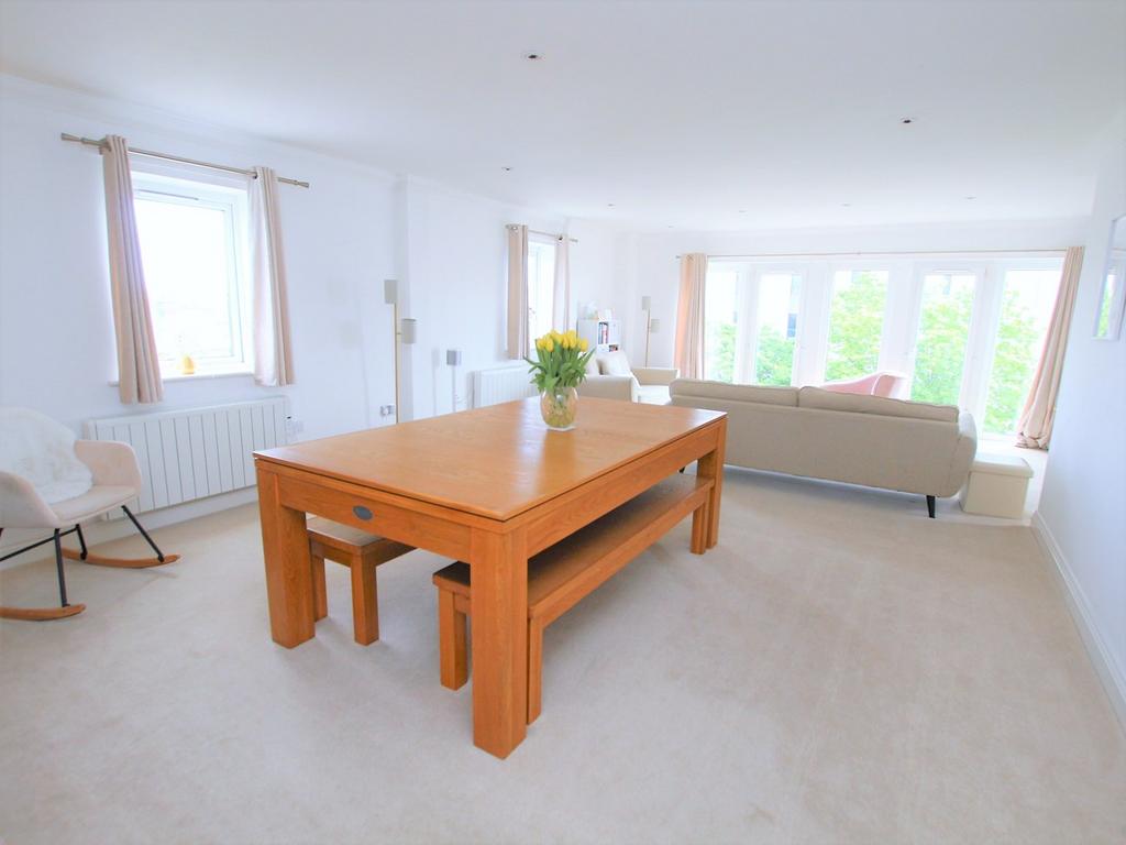 21 Serpentine Road, Poole, BH15 3 bed penthouse £349,950