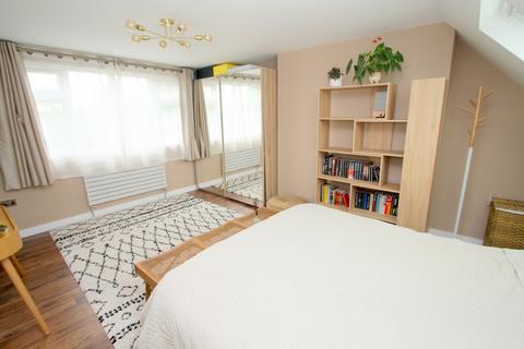 27 Gloucester Crescent, Staines, TW18 1PP