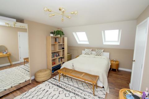 27 Gloucester Crescent, Staines, TW18 1PP