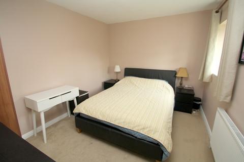 27 Gloucester Crescent, Staines, TW18 1PP