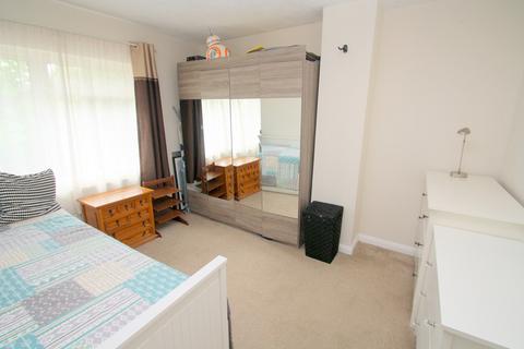 27 Gloucester Crescent, Staines, TW18 1PP