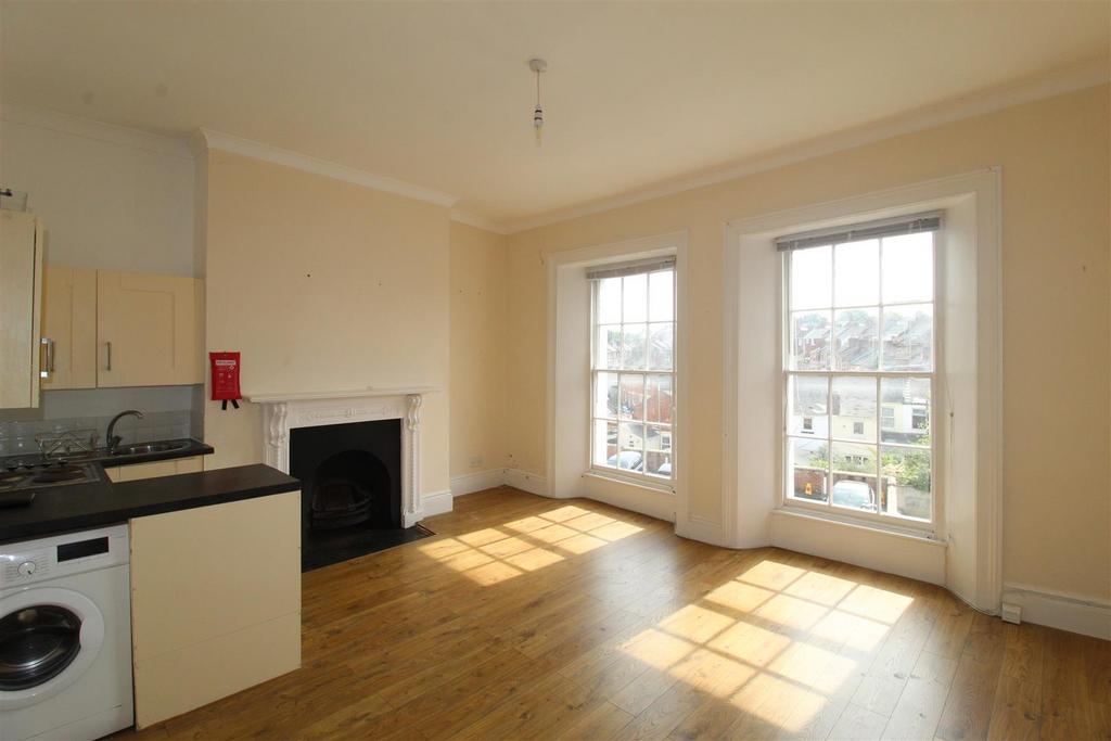 Lansdowne Terrace, Exeter 1 bed detached house £700 pcm (£162 pw)